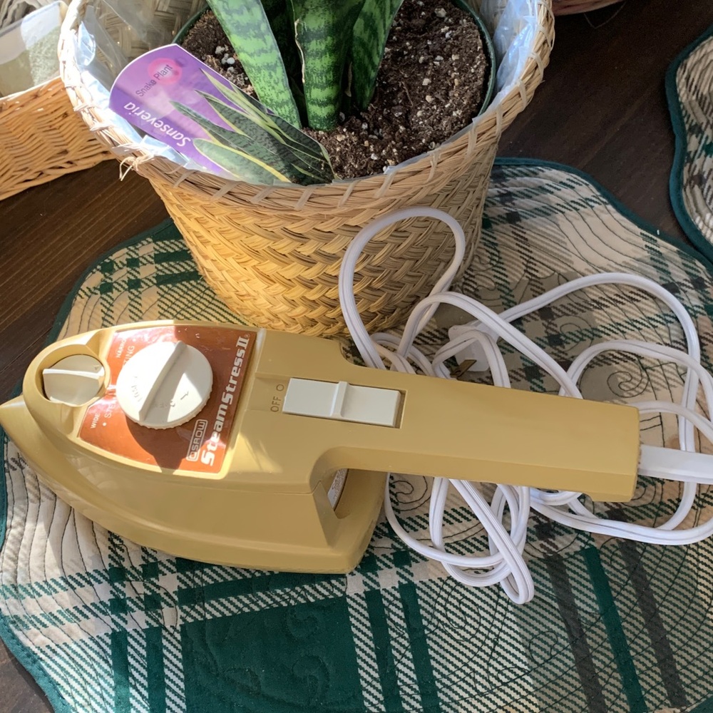 Vintage Osrow Steamstress II Handheld Steamer w/ Box & Manual - Works Well - Picture 8 of 9